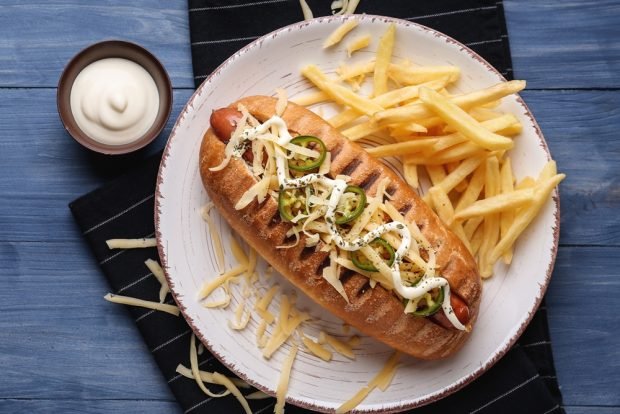 Hot dog with cheese and hot pepper - a simple and delicious recipe, how to cook step by step