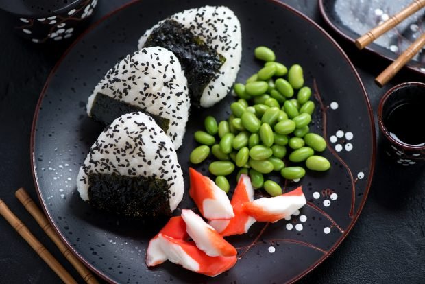 Onigiri with tuna – a simple and delicious recipe, how to cook step by step