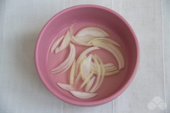 Peking cabbage salad with onions: photo of recipe preparation, step 1