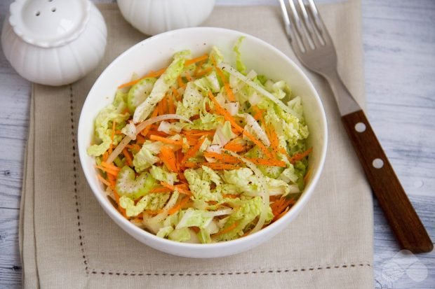 Peking cabbage salad with onions – a simple and delicious recipe with photos (step by step)