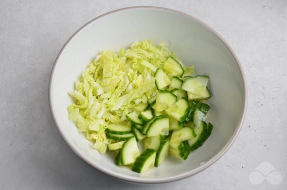 Salad of Peking cabbage, Korean carrots and cucumbers: photo of recipe preparation, step 1