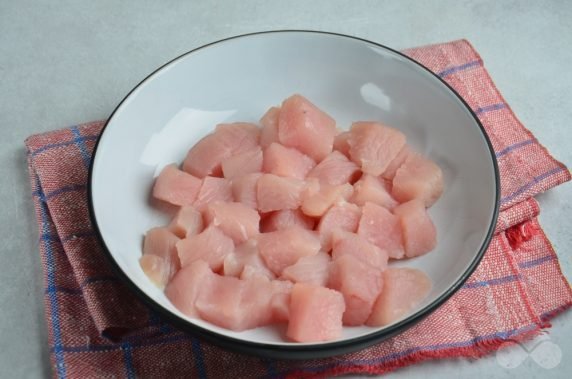 Vegetable salad with roast turkey: photo of recipe preparation, step 1