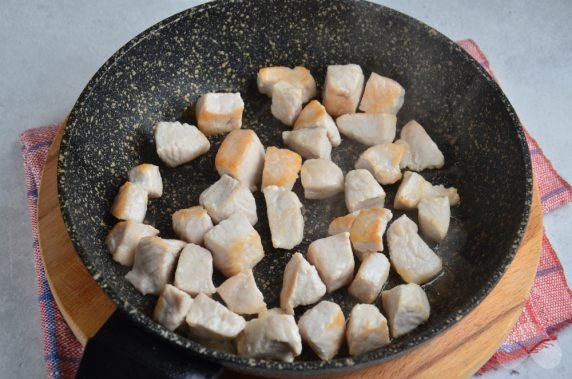 Vegetable salad with roast turkey: photo of recipe preparation, step 2