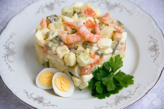 Olivier with shrimp and quail eggs: photo of recipe preparation, step 6