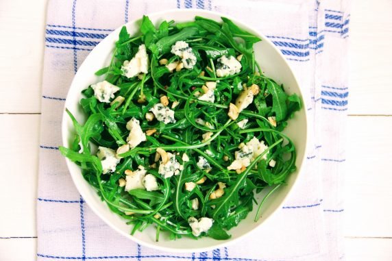 Salad of arugula, caramelized pear and gorgonzola: photo of recipe preparation, step 6