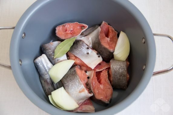 Pink salmon ear: photo of recipe preparation, step 1