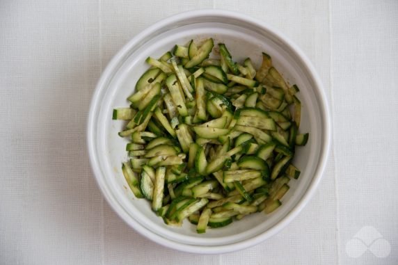 Korean carrot and cucumber salad: photo of recipe preparation, step 2