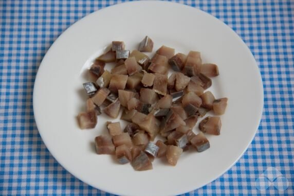 Herring under a fur coat with quail eggs: photo of recipe preparation, step 1