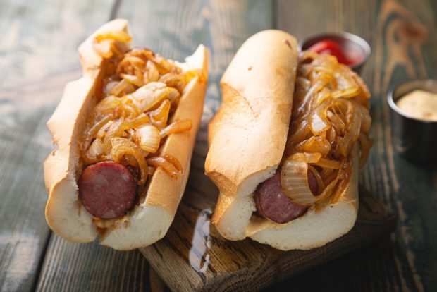 Hot dog with hunting sausage and sweet onion is a simple and delicious recipe for cooking step by step