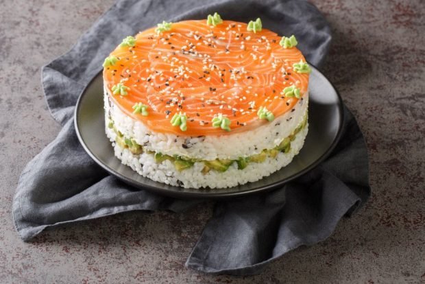 Philadelphia Sushi Cake is a simple and delicious recipe, how to cook step by step