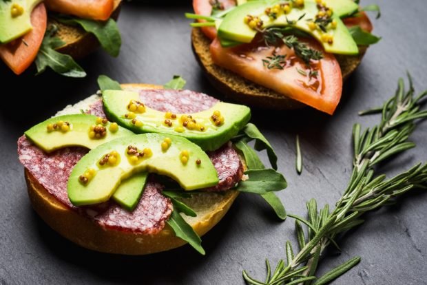 Sausage and avocado sandwich is a simple and delicious recipe, how to cook step by step