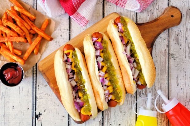 Hot dogs with onions and pickle sauce - a simple and delicious recipe, how to cook step by step