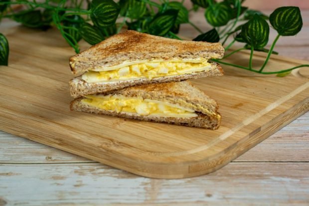 Egg sandwich in a frying pan is a simple and delicious recipe, how to cook step by step