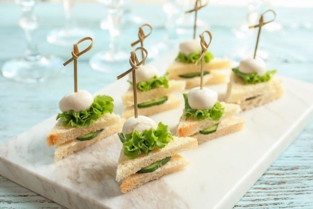 Simple canapes on skewers for a festive table – a simple and delicious recipe, how to cook step by step