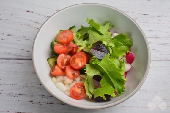 Vegetable salad with canned fish: photo of recipe preparation, step 2