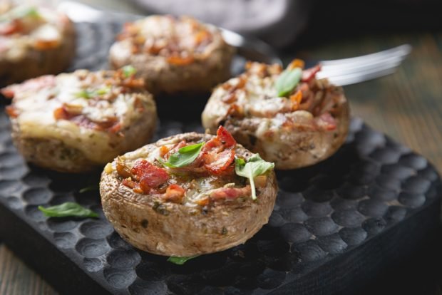 Stuffed mushrooms with bacon – a simple and delicious recipe, how to cook step by step