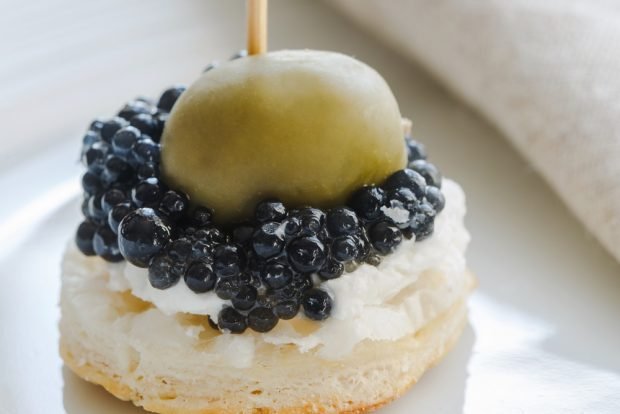 Canapes with caviar – a simple and delicious recipe, how to cook step by step