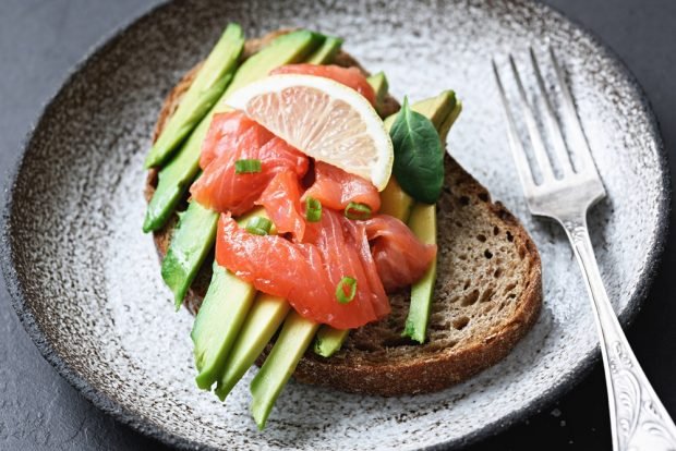 Sandwiches with smoked pink salmon for a festive table – a simple and delicious recipe how to cook step by step