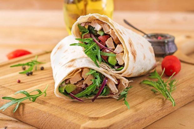 Shawarma with chicken, arugula, cucumbers and tomatoes