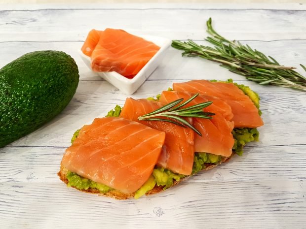 Bruschetta with avocado and salmon is a simple and delicious recipe, how to cook step by step