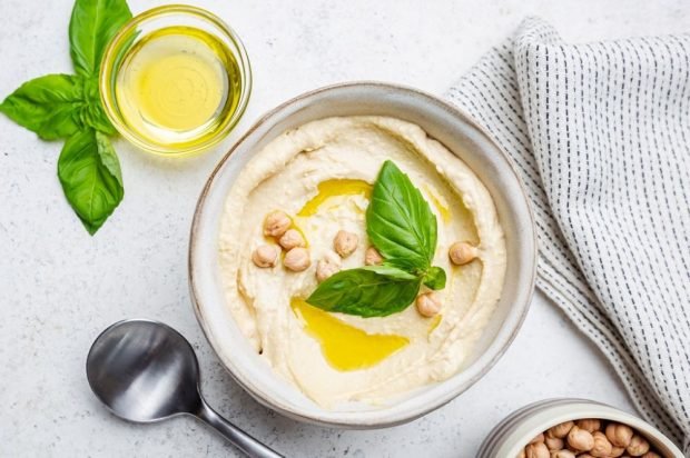 Creamy hummus with tahini is a simple and delicious recipe, how to cook step by step