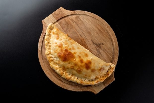 Calzone with minced meat 