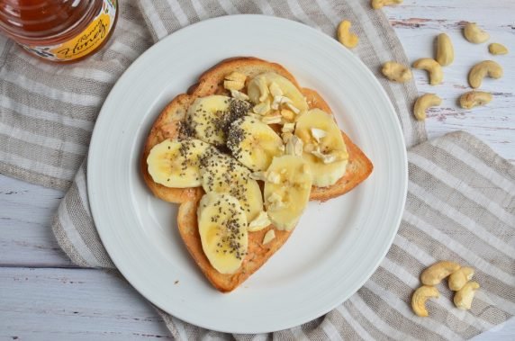 Peanut butter and banana sandwich: photo of recipe preparation, step 3