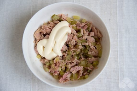 Tuna and pickles sandwiches: photo of recipe preparation, step 1 Tuna and pickles sandwiches: photo of recipe preparation, step 1