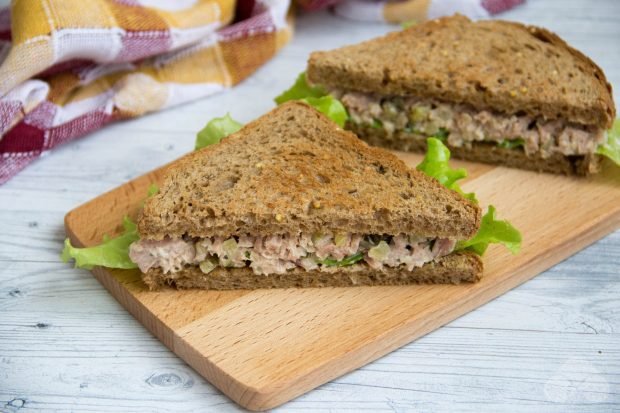 Tuna and pickles sandwiches Tuna and pickles sandwiches