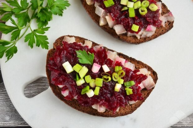 Sandwiches with herring under a fur coat: photo of recipe preparation, step 5 Sandwiches with herring under a fur coat: photo of recipe preparation, step 5
