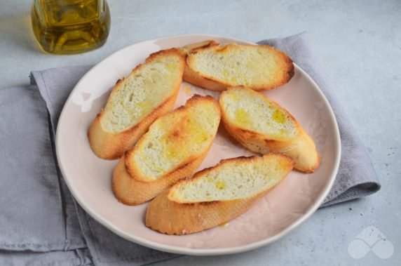 Canapes with prosciutto and pear: photo of recipe preparation, step 1 Canapes with prosciutto and pear: photo of recipe preparation, step 1