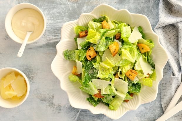 Caesar salad with homemade mayonnaise is a simple and delicious recipe, how to cook step by step