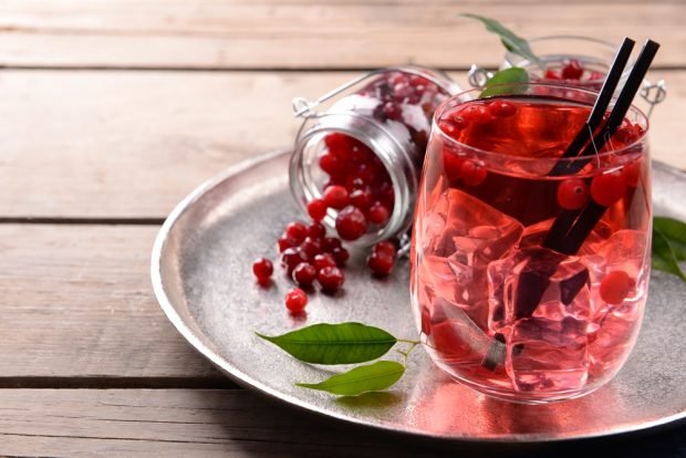 Red currant and cranberry compote is a simple and delicious recipe, how to cook step by step