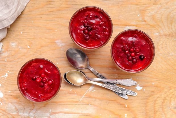 Cranberry jelly with starch is a simple and delicious recipe, how to cook step by step