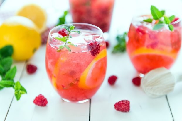 Raspberry lemonade is a simple and delicious recipe, how to cook step by step