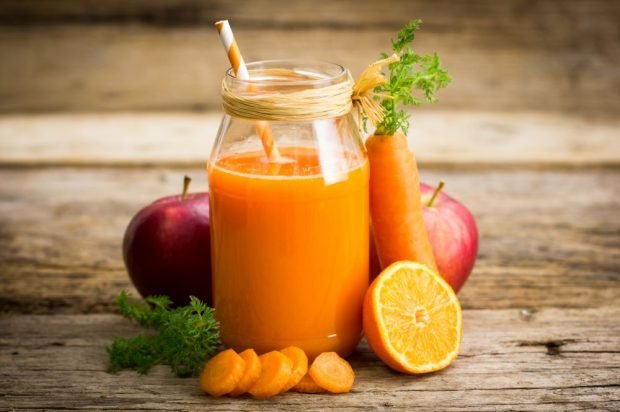 Freshly squeezed juice from apples, carrots and oranges is a simple and delicious recipe, how to cook step by step