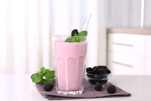 Milkshake with blackberries – a simple and delicious recipe, how to cook step by step