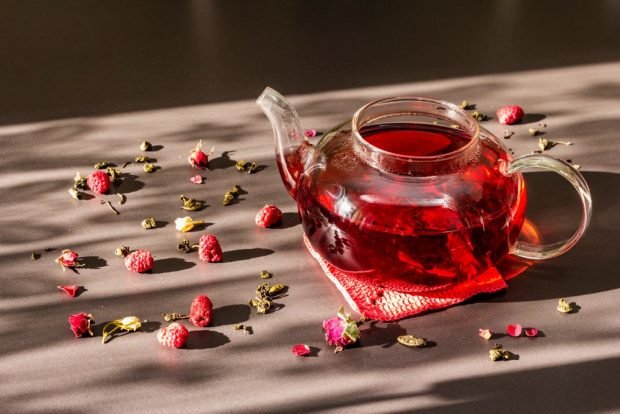 Raspberry tea is a simple and delicious recipe, how to cook step by step