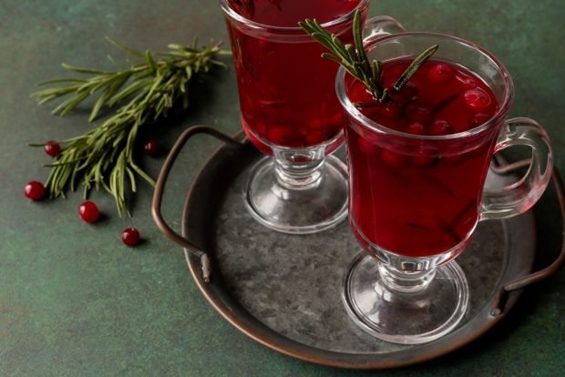 Tea with cranberries and rosemary is a simple and delicious recipe, how to cook step by step