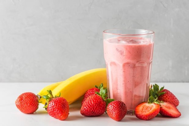 Strawberry milkshake without ice cream is a simple and delicious recipe, how to cook step by step