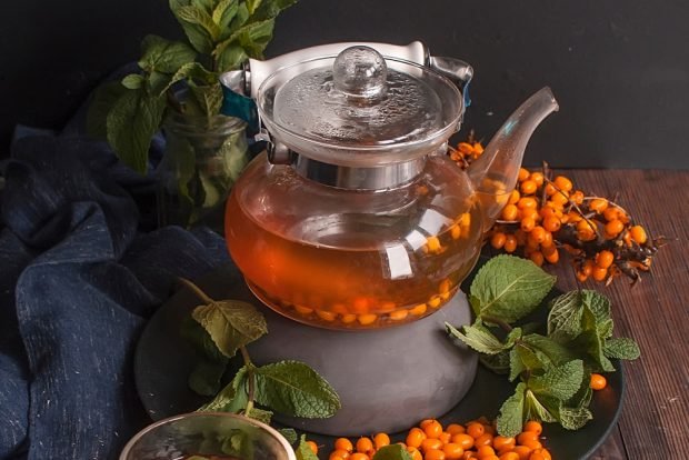 Sea buckthorn tea with mint is a simple and delicious recipe, how to cook step by step