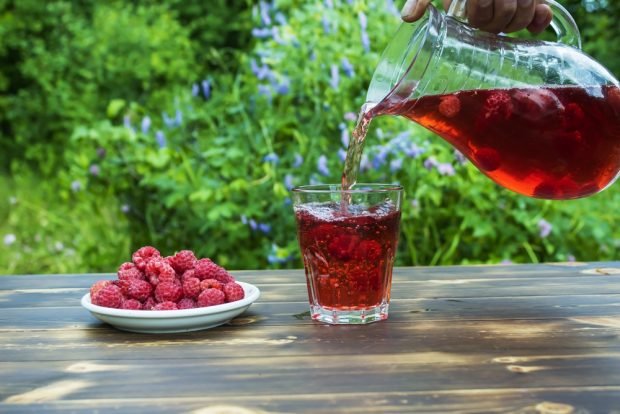 Frozen raspberry compote is a simple and delicious recipe, how to cook step by step