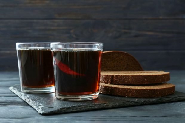 Kvass from black bread with yeast – a simple and delicious recipe, how to cook step by step