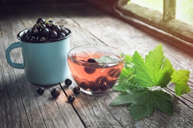 Blackcurrant tea is a simple and delicious recipe, how to cook step by step