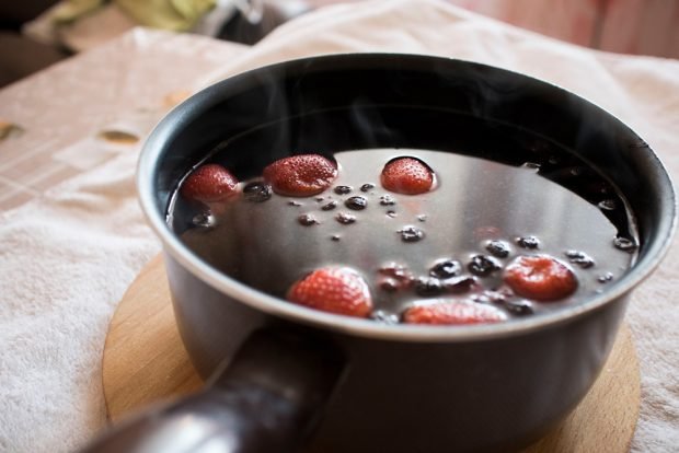 Compote of frozen berries – a simple and delicious recipe, how to cook step by step