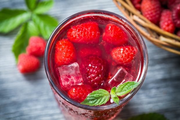 Raspberry compote with mint – a simple and delicious recipe, how to cook step by step