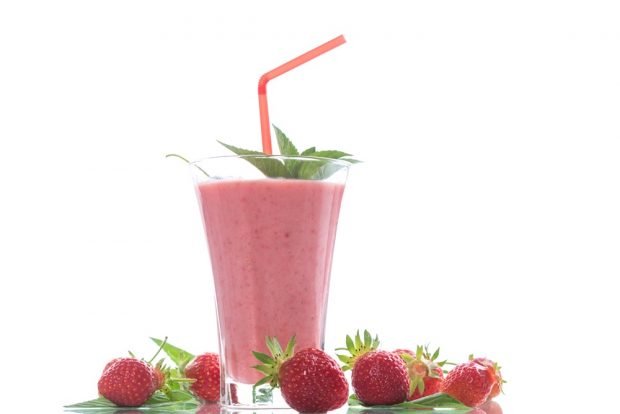 Milkshake for a blender with ice cream with strawberries is a simple and delicious recipe, how to cook step by step