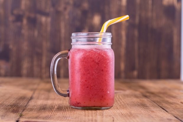 Raspberry-banana smoothie is a simple and delicious recipe, how to cook step by step