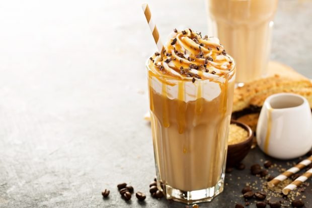 Salted caramel latte – a simple and delicious recipe, how to cook step by step