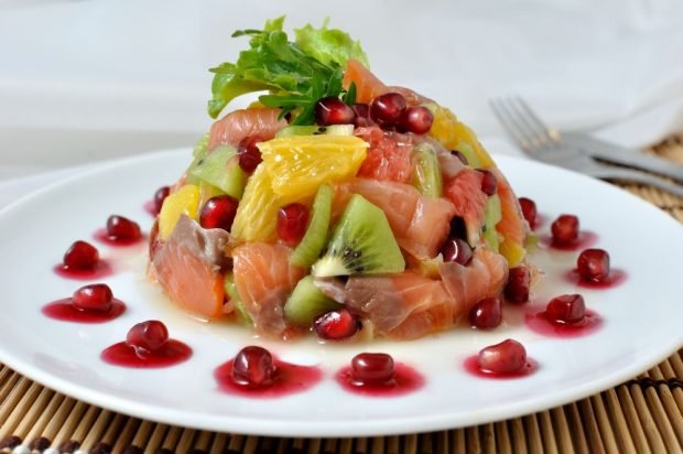 Salad of red fish and citrus fruits is a simple and delicious recipe, how to cook step by step